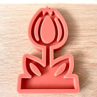 Silikonform Einschieber - Tulpe von Easy-Sticks, rosa Silikonform, die die Form einer Tulpe zeigt, ideal für kreative Bastelprojekte und Gießanwendungen.