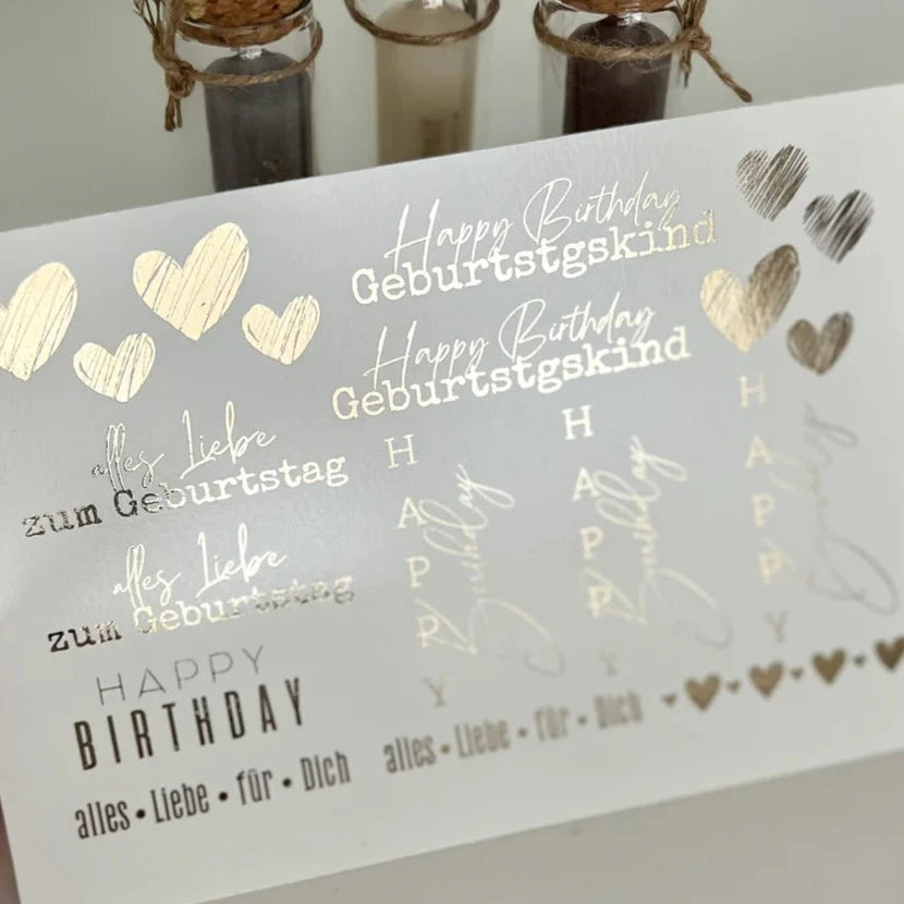 Schimmerndes Kerzentattoo Metallic Wasserschiebefolie für Geburtstagsfeiern von easy-sticks, bietet eine fantasievolle Gestaltung mit eleganten Herzen und Schriftzügen.