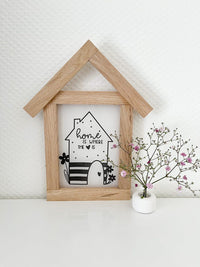 DIY Laterne mit Home-Motiv: "Home is where the heart is" von easy-sticks, zeigt die Laterne als dekorativen Akzent mit einem zarten Rahmen und einem romantischen Rahmen.