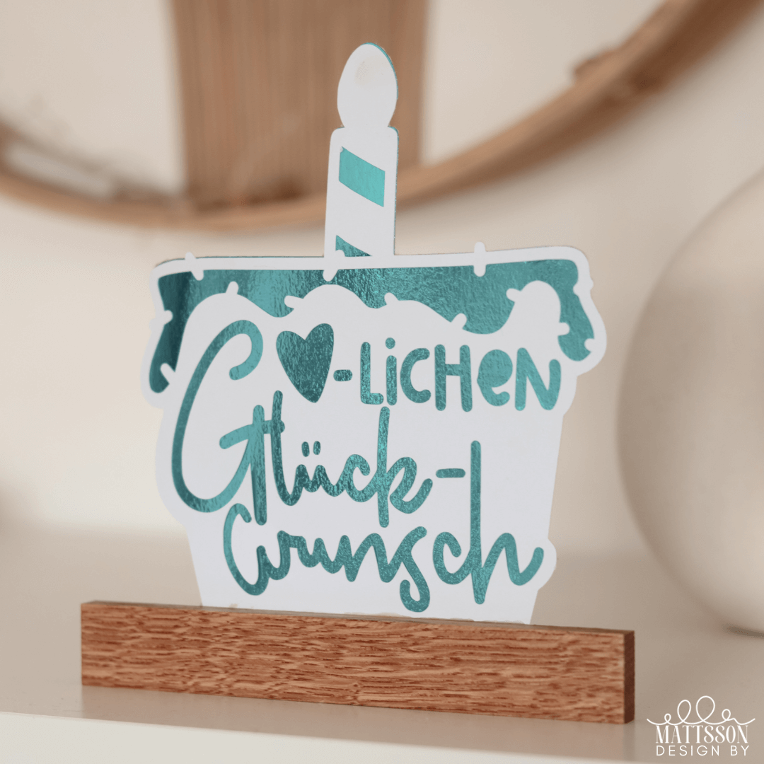 Dekorativer Kuchenständer mit Aufschrift 'Herzlichen Glückwunsch Kuchen' von easy-sticks, ideal für persönliche Feierlichkeiten.
