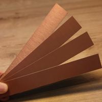 Vier kupferfarbene Easy-Sticks in der Hand gehalten, perfekt für vielseitige Bastelideen von Easy-Sticks.