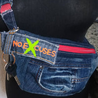 Stylische Bauchtasche mit dem Aufdruck 'No Excuses' von easy-sticks, perfekt für Sport und Freizeit.