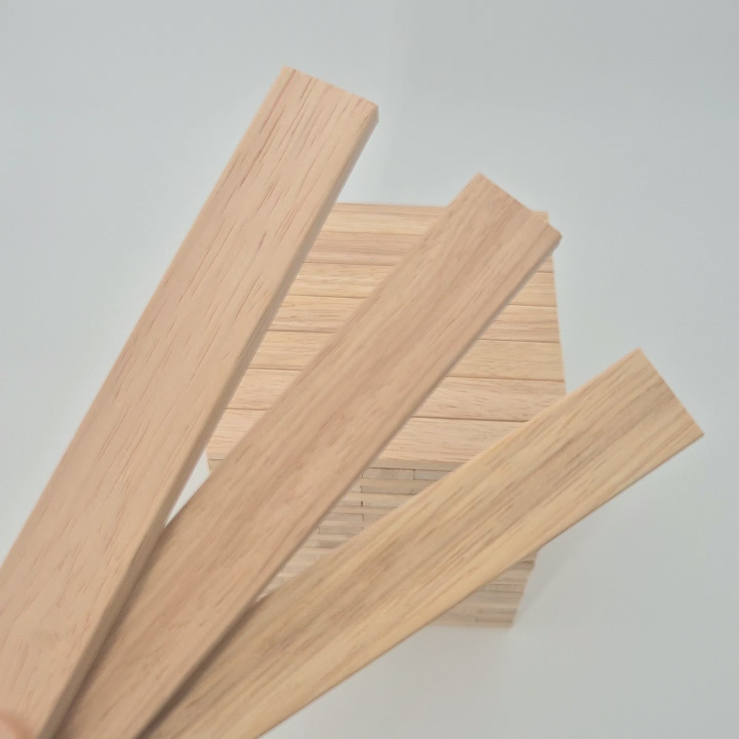 Video: Easy-Sticks 5.0 von Easy-Sticks - Abgerundete, 16 cm lange Hartholzleisten für kreative Projekte.