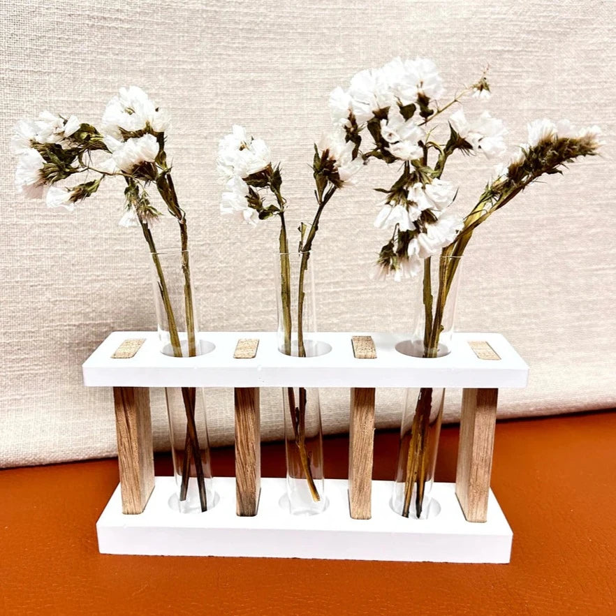 Dekorative Easy-Sticks Silikonform Reagenzglashalter Vase mit getrockneten Blumen, in modernem Design und silikongestützter Befestigung für kreative Blumengestaltung.