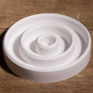 Silikonform von Easy-Sticks zur Herstellung von Kerzenhaltern, zeigt eine flexible Gießform in spiraliger Anordnung für kreative DIY-Projekte.