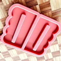 Rosa Silikonform für Bänke mit Riffel-Design von Easy-Sticks, ideal zur Herstellung kreativer Projekte mit der Easy-Sticks Silikonform - Sitzbank mit Riffel.