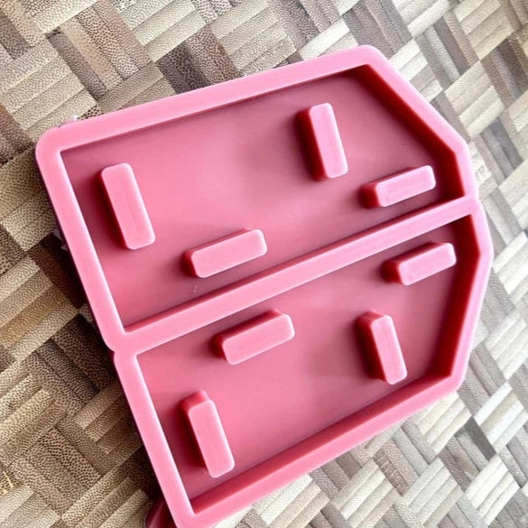 Vielseitige Silikonform von Easy-Sticks, Easy-Sticks Silikonform - 2er Regal, ausgelegt für kreative Projekte mit verschiedenen Materialien.
