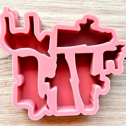 Silikon-Gießform von easy-sticks in lebhaftem Rosa, die Elemente einer Krippe zeigt. Perfekt für kreative Projekte mit verschiedenen Materialien zu Weihnachten.