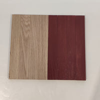 Holzprobe mit natürlichen Farbtönen, die die lebendige Ausstrahlung der Easy-Sticks Color Holzfarbe Schweden Rot hervorhebt.