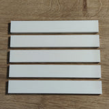 Easy-Sticks Acryl Weiß - 8 Stück - 16 cm Länge, hochglänzende weiße Acryl-Sticks auf Holzuntergrund, ideal für kreative Dekorationen und Anwendungen.