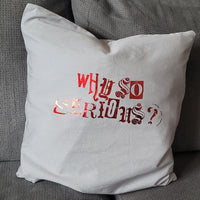 Dekoratives Kissen mit dem Druck "Why so serious?" von easy-sticks, ideal für Home Decor und kreative DIY-Projekte.