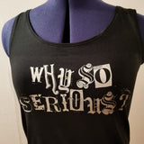 Ein schwarzes Tanktop mit dem Spruch "Why so serious?" in stylischem Design, kreiert von easy-sticks für kreative Mode.