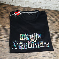 Ein schwarzes Shirt mit dem bunten Design "Why so serious?" von easy-sticks, ideal für besondere kreative Projekte.