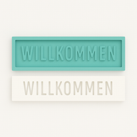 Zwei Silikonformen von Easy-Sticks mit dem Schriftzug 'WILLKOMMEN' für kreative DIY-Projekte und individuelle Dekorationen.