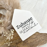 Kreatives Motiv des RUB ON UV-Sticker 'Randlos' von easy-sticks, mit dem Schriftzug 'Zuhause Familie Glücksmomente' auf einem dekorativen Hintergrund, ideal für individuelle Projekte.