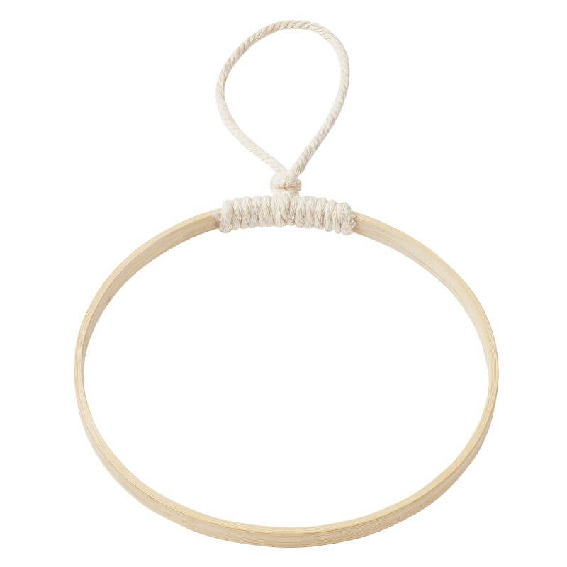 Holzring mit Kordel zum Aufhängen, perfekt für kreative Bastelprojekte von easy-sticks.