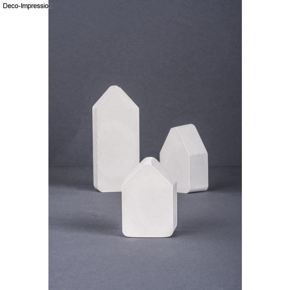 Weiße Betonhäuser in verschiedenen Größen von easy-sticks, ideal für kreative Projekte - Häuser Gießform - 4 Häuser.