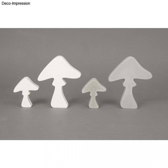 Verschiedene Pilzformen aus der PET Gießform von easy-sticks, perfekt für Garten- oder Tischdekoration.