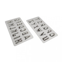 Zwei Silikonformen mit Buchstaben von A bis Z zur kreativen Nutzung bei DIY-Projekten, hergestellt von Easy-Sticks - Silikonform - Buchstaben.