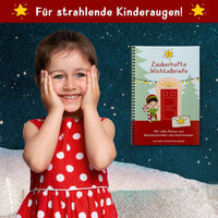 Ein begeistertes Kind mit Wichtelbriefen aus dem Easy-Sticks Set von easy-sticks, strahlt vor Freude und zeigt die Magie von Weihnachten.