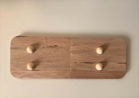 Obenansicht des Dekotabletts von easy-sticks, das mit stabilen Holzkugeln an der Unterseite für einen sicheren Stand sorgt.