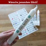Helle Stabkerze mit dem Schriftzug 'Viel Glück' von easy-sticks – Perfekt, um Glück zu wünschen und besondere Anlässe zu feiern.