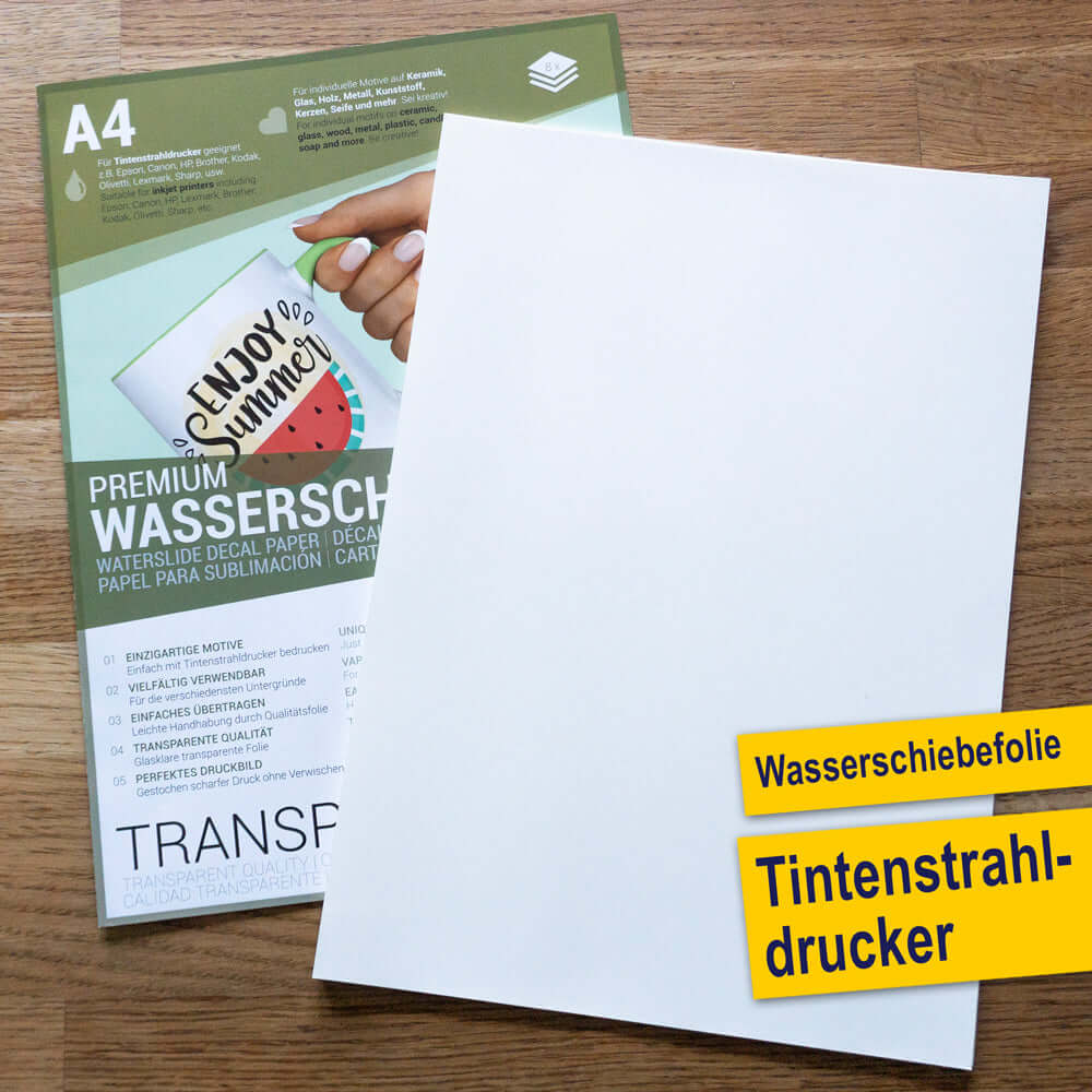 Wasserschiebefolie Selbst Gestalten von easy-sticks, 8 Blatt DIN A4 für kreative Bastelprojekte, präsentiert auf einem holzfarbenen Tisch, ideal für personalisierte Designs und DIY-Projekte.