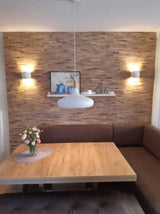 Stylisches Esszimmer mit einer schönen Holzdecke und einem modernen Tisch, dekoriert mit einem Blumenstrauß, ideal für kreative Projekte mit den Easy-Sticks 3.0 Kurz von Easy-Sticks.