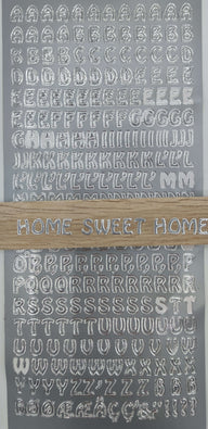 Silberne Buchstabenaufkleber "Buchstaben groß" von easy-sticks auf grauem Hintergrund, ideal für kreative Gestaltungen.